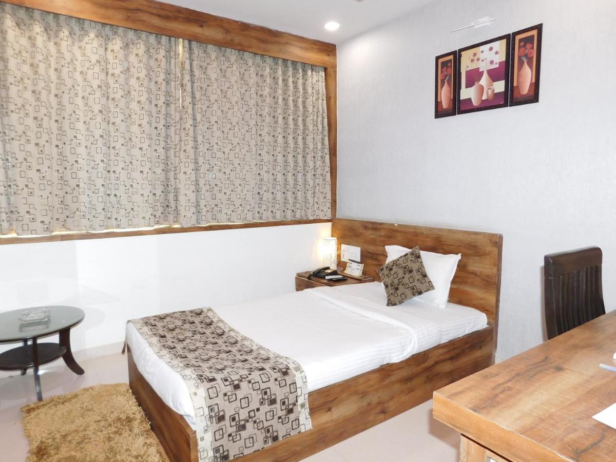 Mundra Hotel Shiva Club And Resort מראה חיצוני תמונה