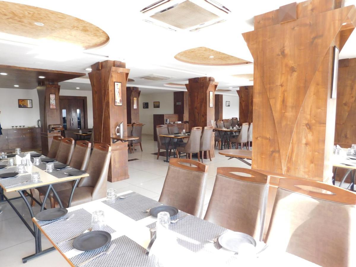 Mundra Hotel Shiva Club And Resort מראה חיצוני תמונה